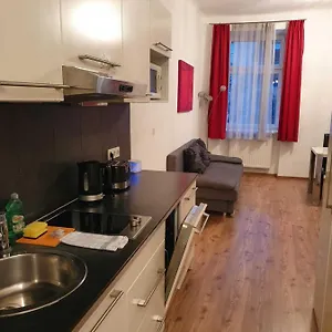 Vibrant Red I Contactless Check-in Apartment Wien
